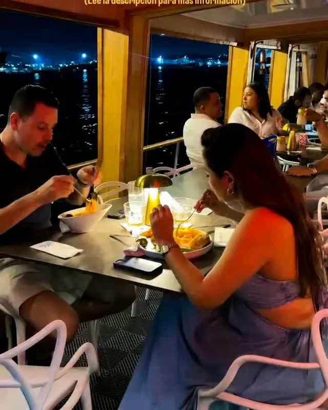 Foto de Cena en yate